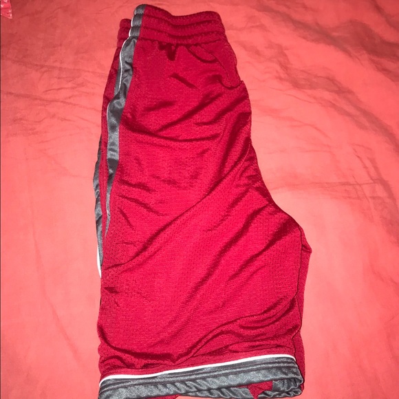 Under armour red basketball shorts - Picture 3 of 3